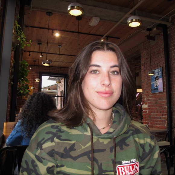 Meet your Posher, Gabi - Picture 3 of 6